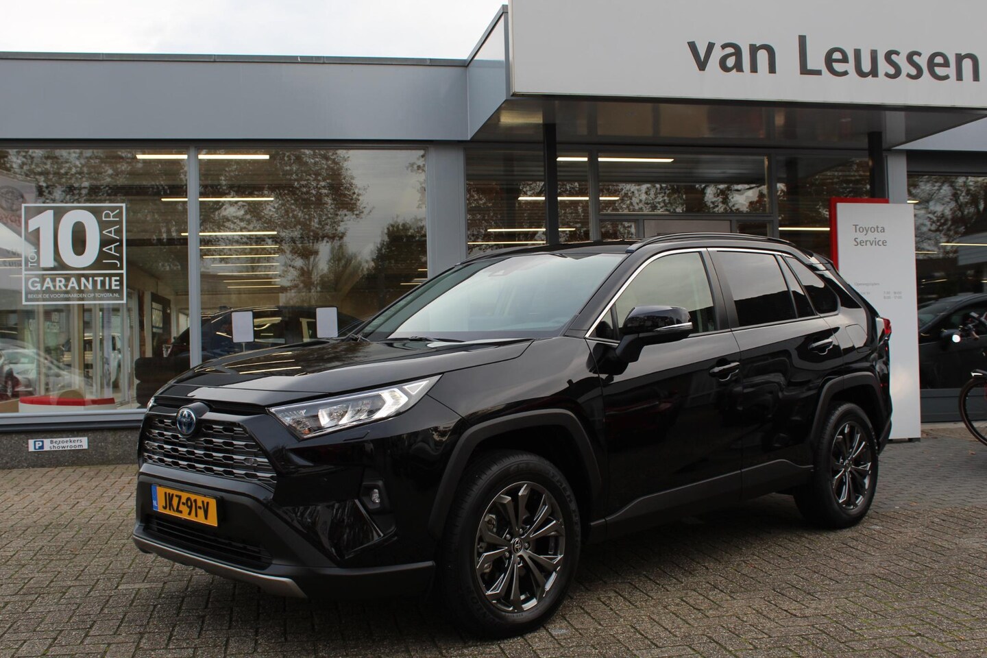 Toyota RAV4 - 2.5 Hybrid STYLE LED STUUR-STOELVERW. PRIVACY GLASS EL-STOEL KEYLESS APPLE/ANDROID SENSORE - AutoWereld.nl