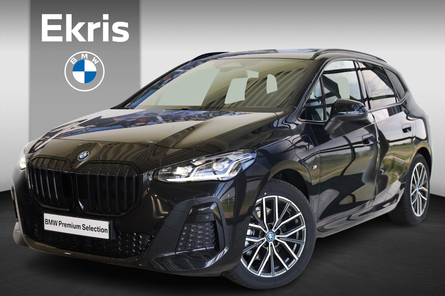 BMW 2-serie Active Tourer - 225e xDrive M Sportpakket Pro | Driving Assitant Plus | Panoramadak | Trekhaak - AutoWereld.nl
