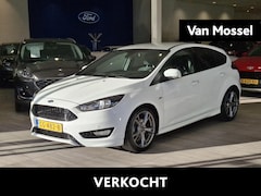 Ford Focus - 1.0 ST-Line | Apple CarPlay | NAV | CC | Parkeersensoren voor & achter |