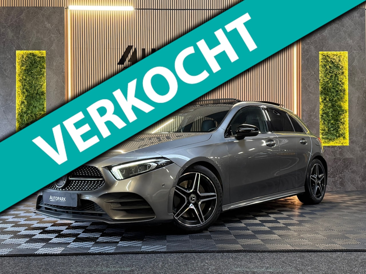 Mercedes-Benz A-klasse - 250 Premium Plus AMG |PANO|CAMERA|SFEERVERLICHTING|DEALER ONDERHOUDEN|CARPLAY|224PK| - AutoWereld.nl
