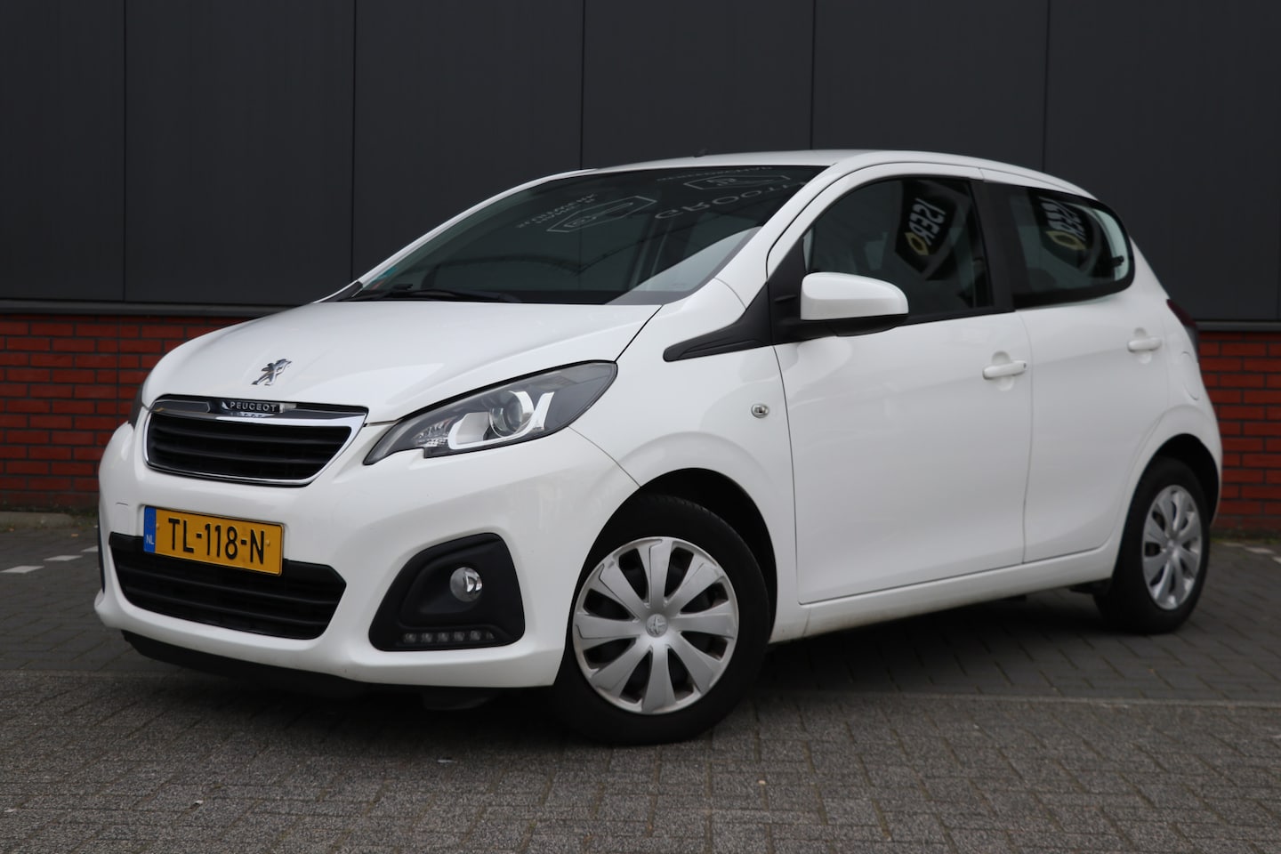 Peugeot 108 - 1.0 e-VTi Active NAP | apple carplay | airco | multifunctionelen stuur | - AutoWereld.nl