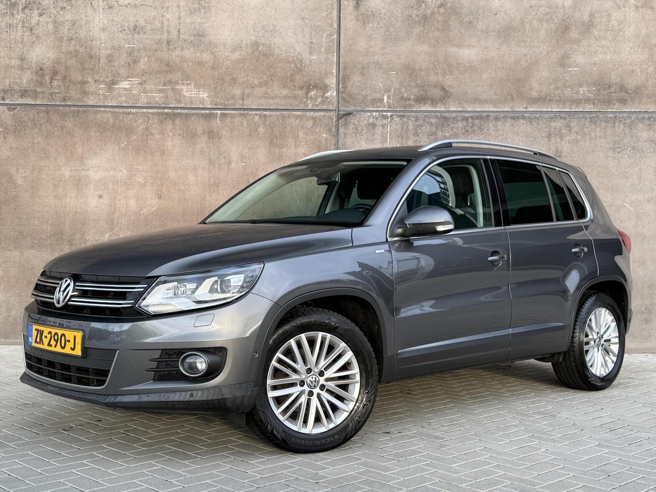 Volkswagen Tiguan - 1.4 TSI Sport&Style Trekhaak | navigatie | Climate control | Xenon | Cruise Control | - AutoWereld.nl