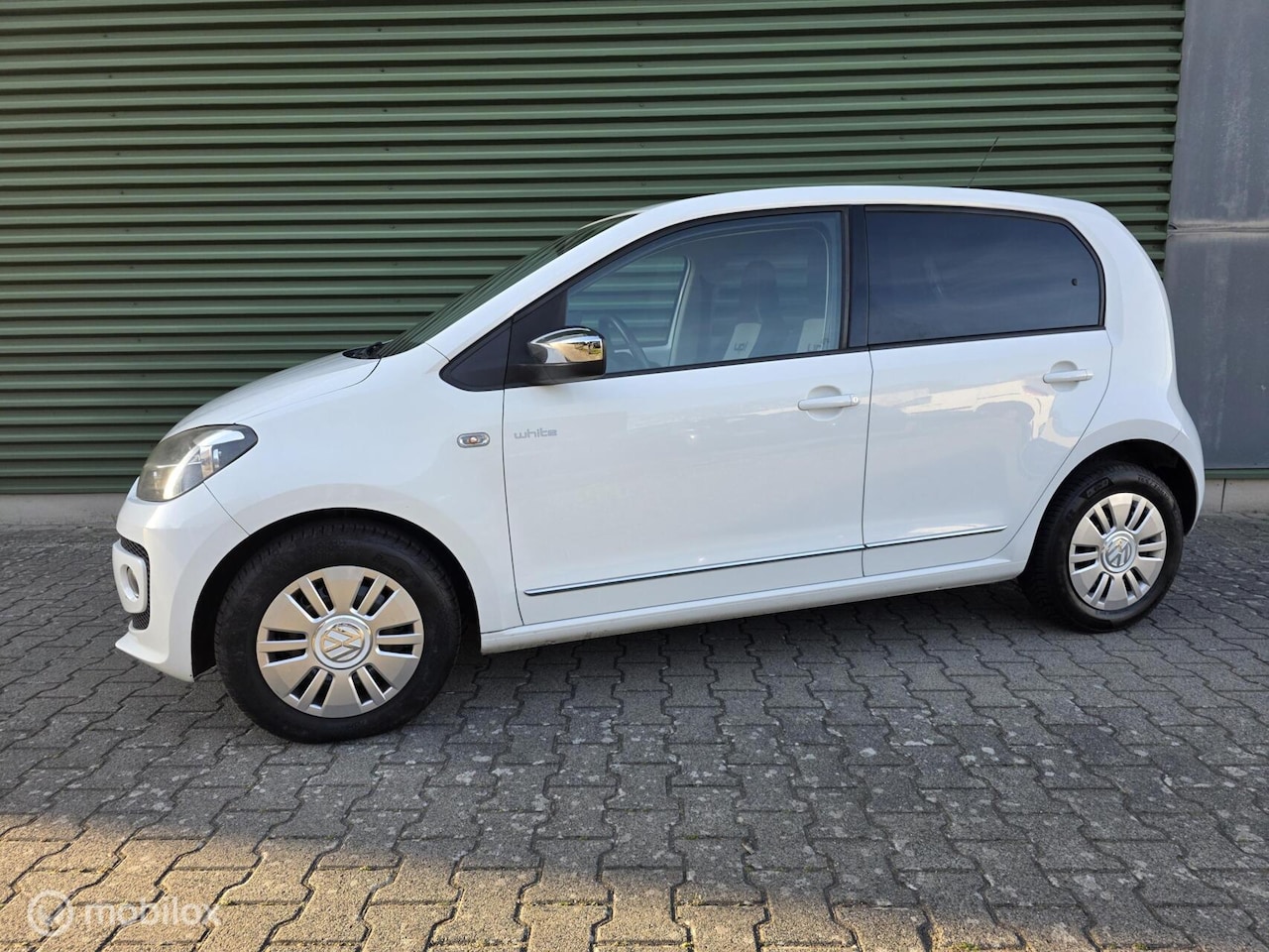 Volkswagen Up! - 1.0 White up!|Navi|Stoelverw|Airco| - AutoWereld.nl