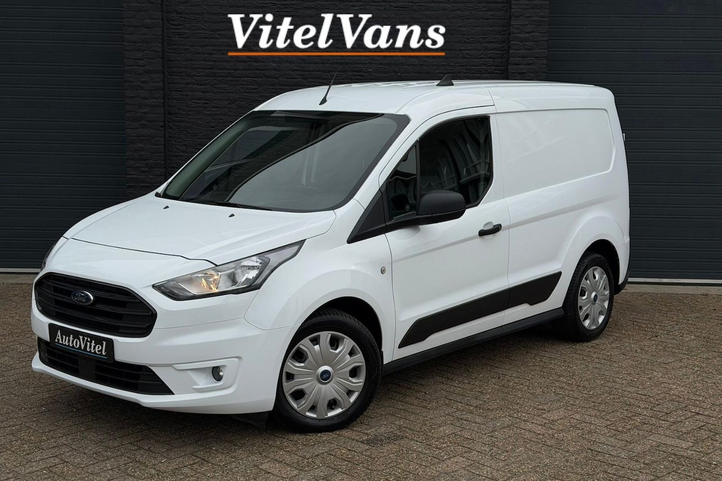Ford Transit Connect - 1.0 L1 | Airco | Camera | Multimedia | 3-zits | NAVI | Bluetooth | PDC - AutoWereld.nl