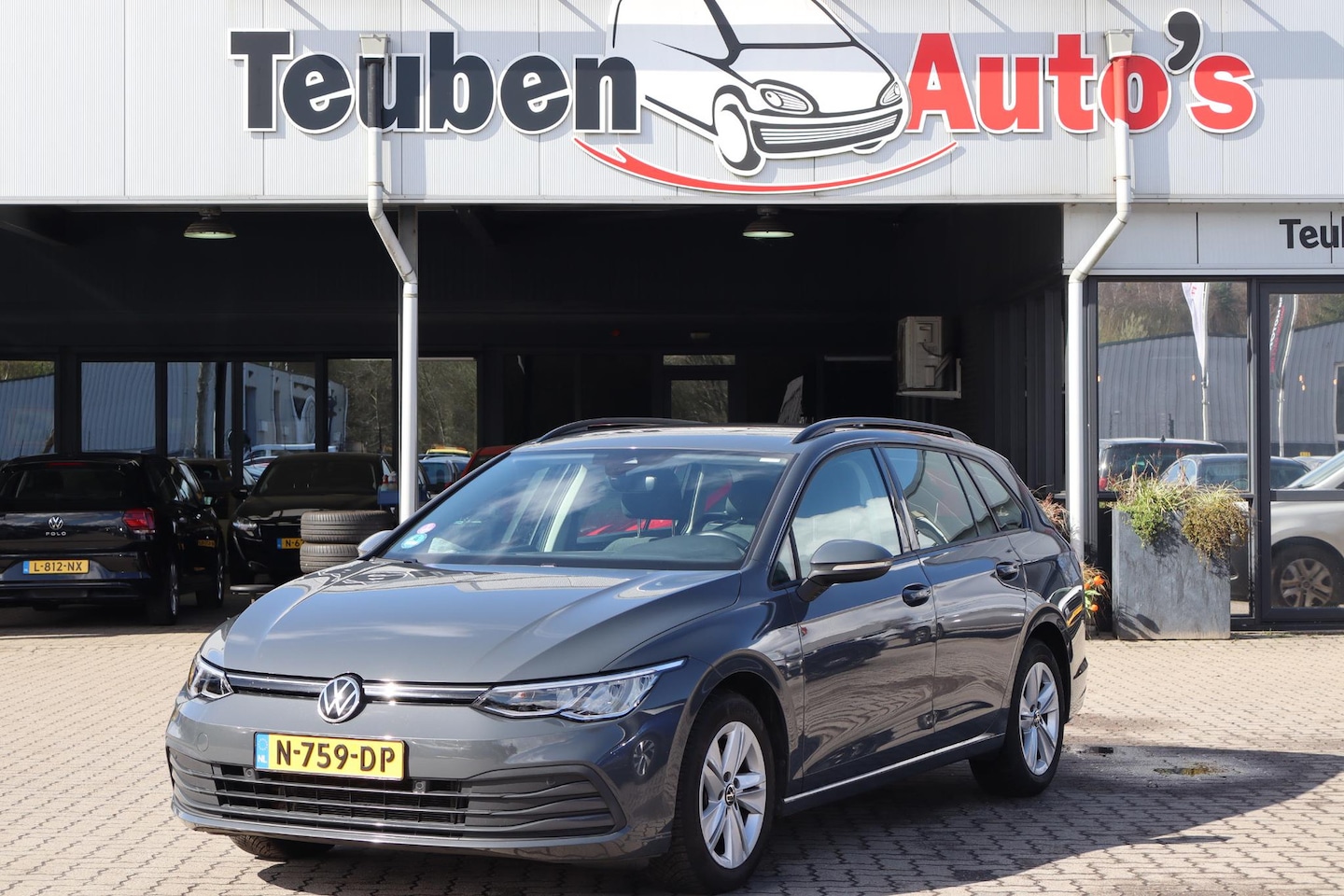 Volkswagen Golf Variant - 1.0 eTSI Life N.A.P. Navigatie, Automaat, Camera, Apple Carplay, Elektrische ramen - AutoWereld.nl