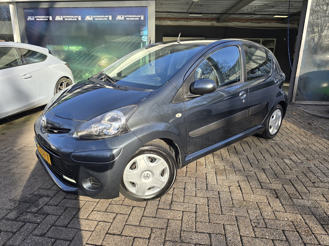 Toyota Aygo - 1.0 VVT-i Aspiration | AUTOMAAT | 2E EIGENAAR | 12MND GARANTIE | AIRCO | ELEC PAKKET | - AutoWereld.nl
