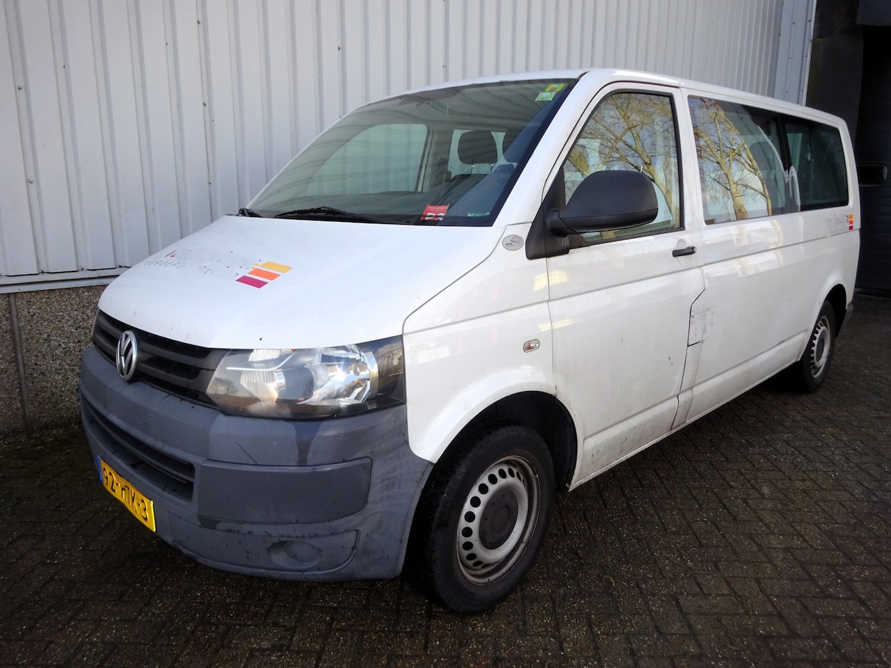 Volkswagen Transporter Kombi - 2.0 TDI L2H1 Trendline | Airco | 9 pers - AutoWereld.nl
