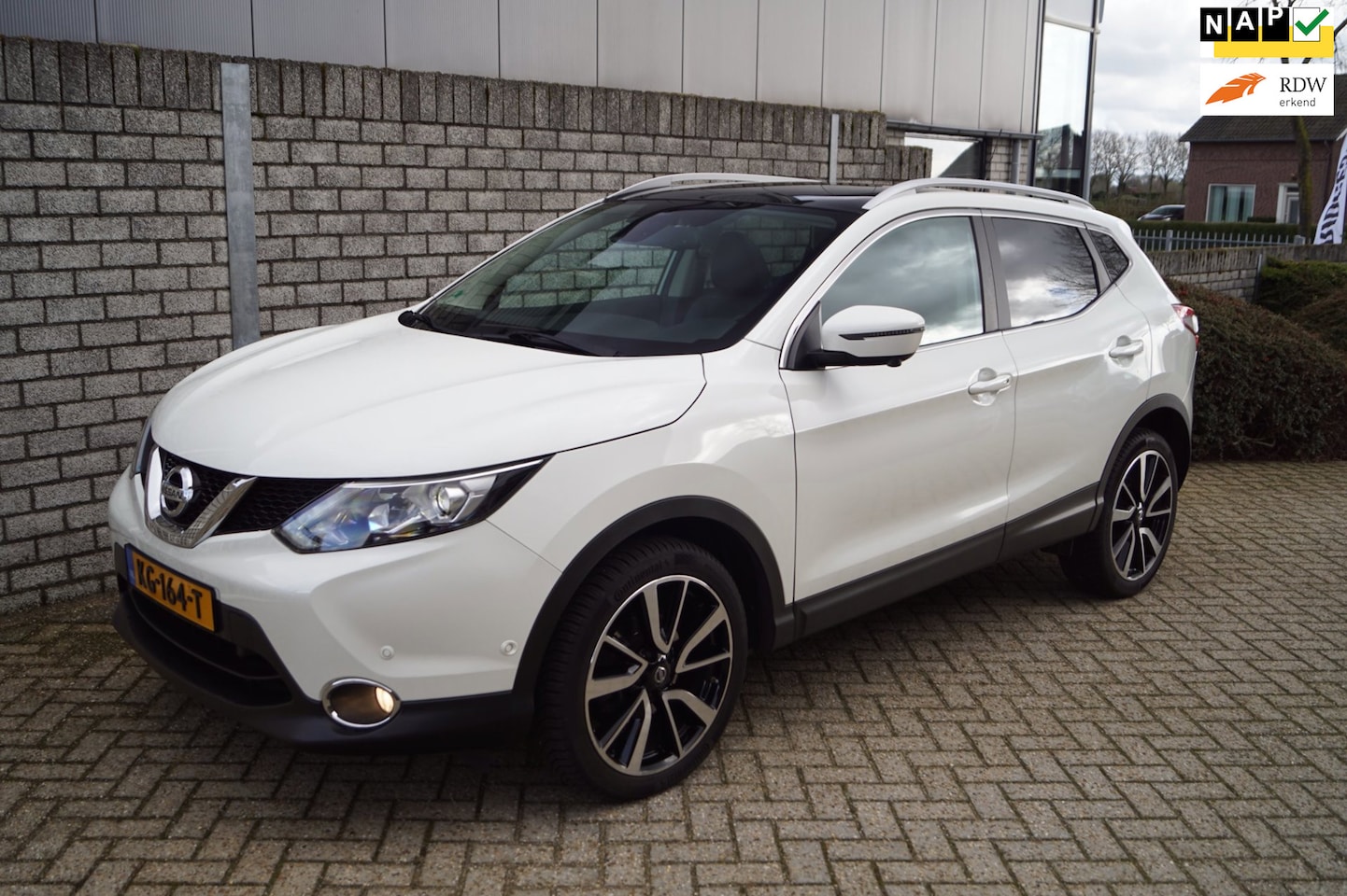 Nissan Qashqai - 1.6 Tekna Panodak Leder Stoel en Voorruitverw Navi Camera Clima Cruise 2x PDC LMV 19 Trekh - AutoWereld.nl