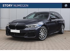 BMW 5-serie Touring - 520i High Executive M Sport Automaat / Trekhaak / Panoramadak / Comfortstoelen / Achteruit