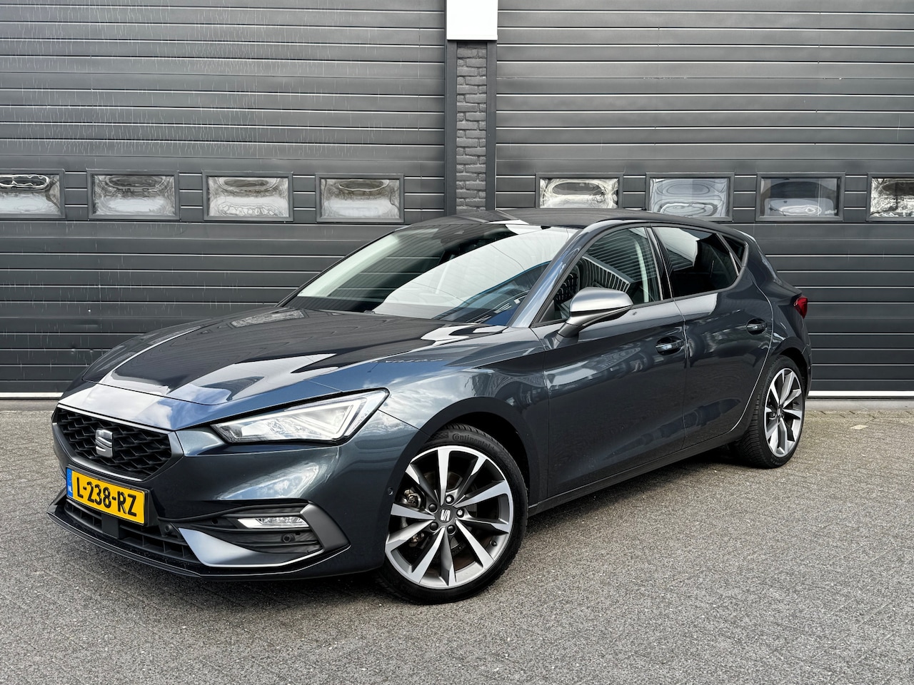 SEAT Leon - 1.5 eTSI 150PK Automaat FR Launch Edition | Cruise | Camera | Winterpakket | Carplay | €19 - AutoWereld.nl