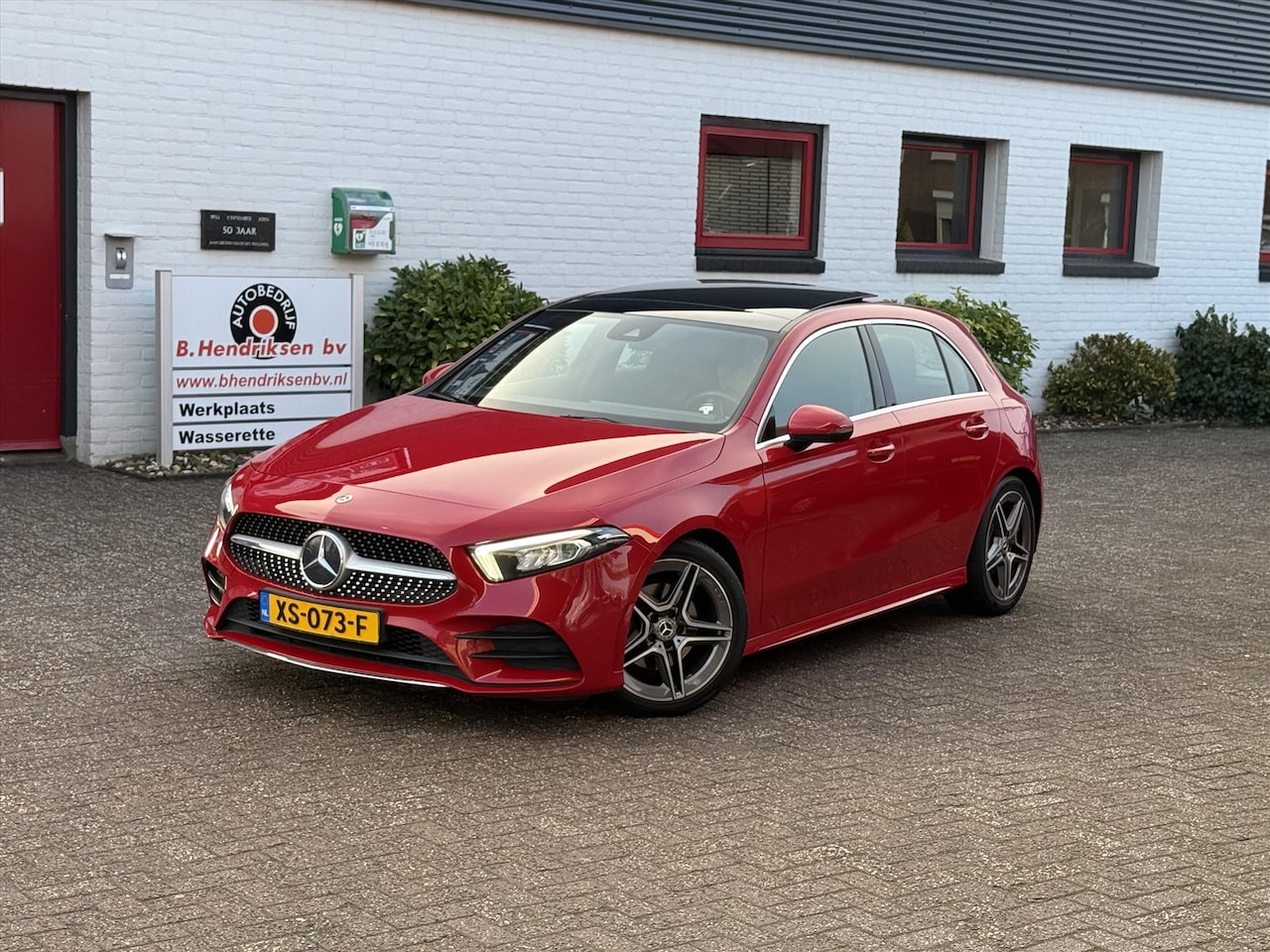 Mercedes-Benz A-klasse - A 200 163pk 7G-DCT Business Solution AMG/ Panoramadak/ Elektrische trekhaak/ Led koplampen - AutoWereld.nl