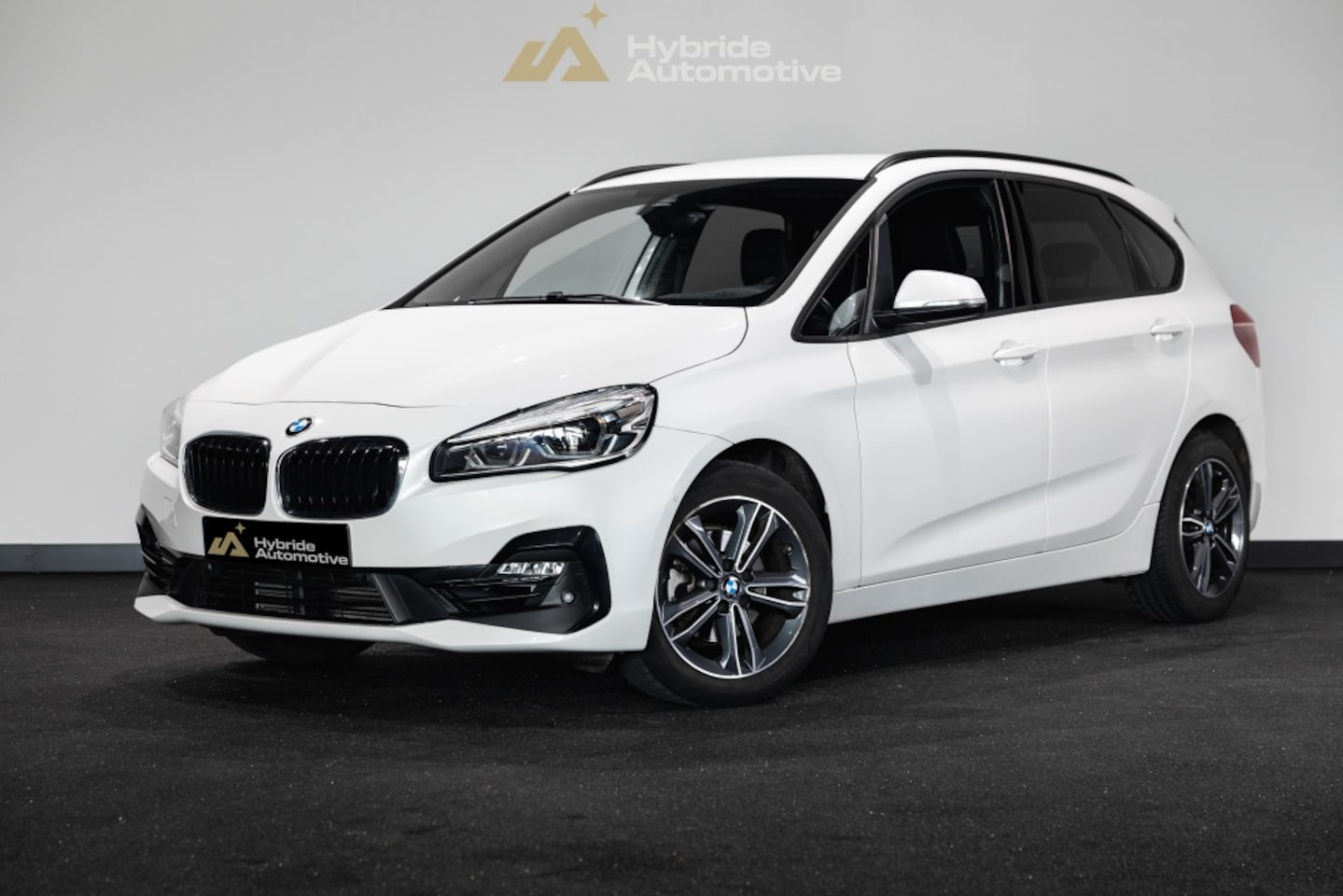 BMW 2-serie Active Tourer - 218i High Exec. Ed. | HUD | Trekhaak | Leder | - AutoWereld.nl