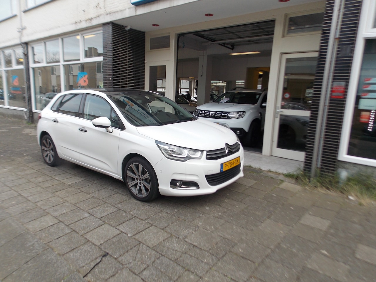 Citroën C4 - 1.2 PureTech Feel Collection PDC PANO LEDER NAVI AUTOMAAT - AutoWereld.nl