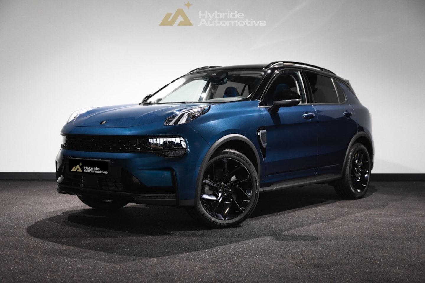 LYNK&CO Lynk & Co 01