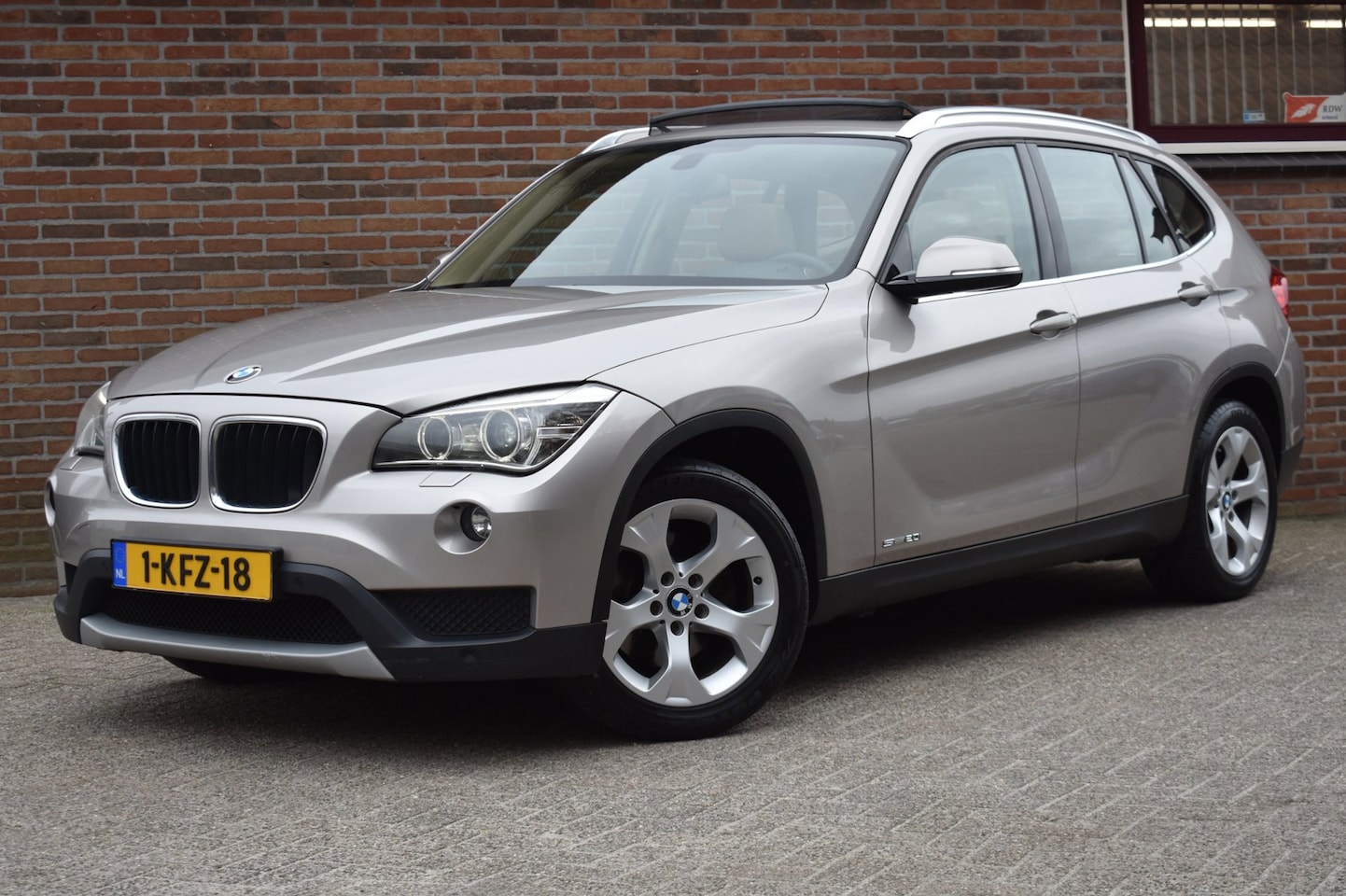 BMW X1 - SDrive20i Chrome Line '13 Pano Leder Clima Navi Inruil mogelijk - AutoWereld.nl