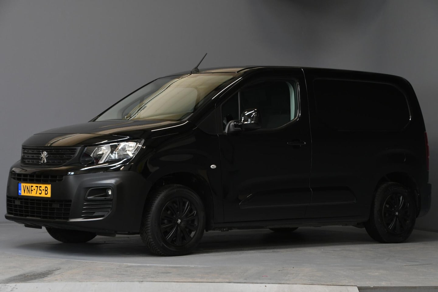 Peugeot Partner - 1.5 BlueHDI Asphalt AIRCO | CRUISE | ELEKT RAMEN - AutoWereld.nl