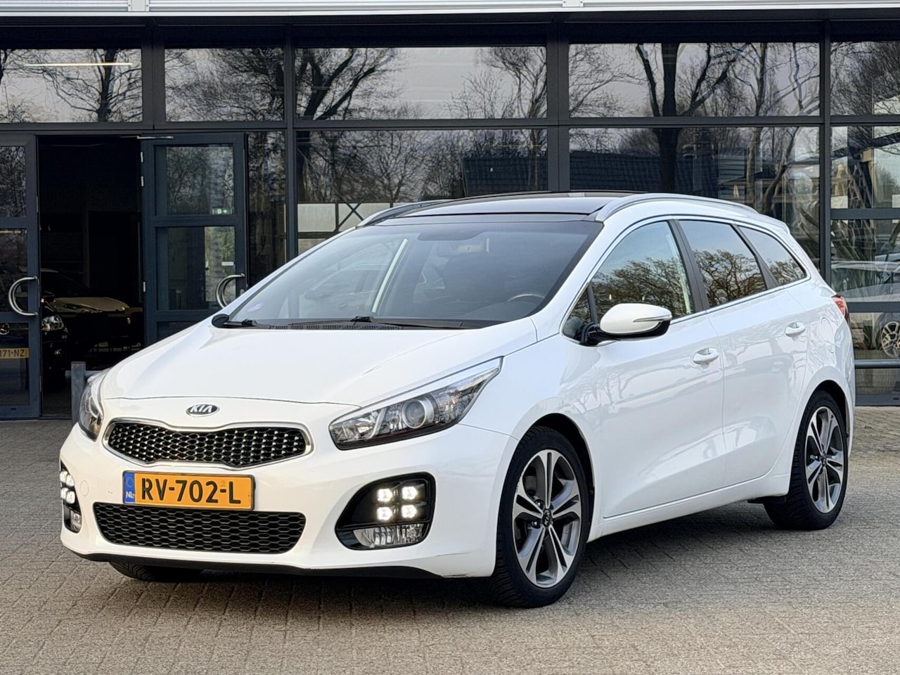 Kia Cee'd Sportswagon - 1.0 T-GDi GT-Line Summer Edition | Pano | Stoelverwarming | Camera | Navigatie | Apple-Car - AutoWereld.nl