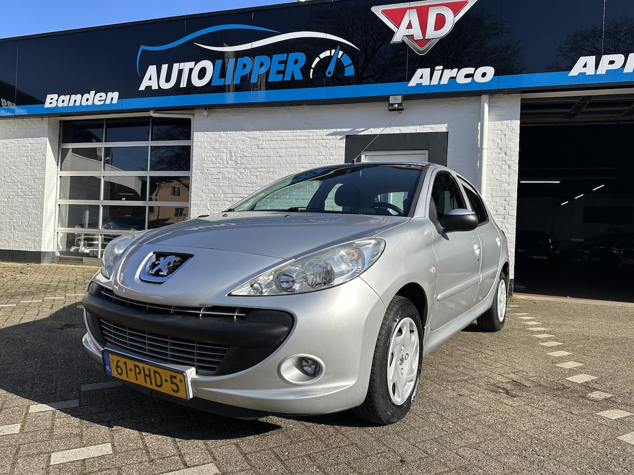 Peugeot 206 - 1.4 XS /Nieuwe apk bij aflevering/5 drs/Trekhaak/All season banden - AutoWereld.nl