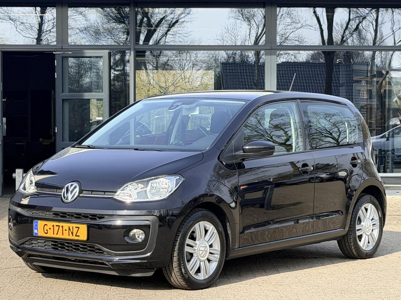 Volkswagen Up! - 1.0 BMT high up! | Airco | Cruise Control | PDC | Licht Metaal - AutoWereld.nl