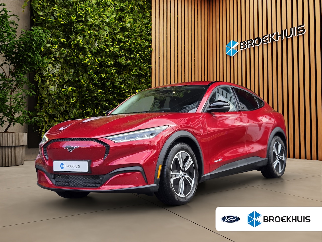 Ford Mustang Mach-E - Standard RWD 75 kWh | NL auto | 1e eig. | Unieke km. stand | Trekhaak | 360 Camera | Stuur - AutoWereld.nl
