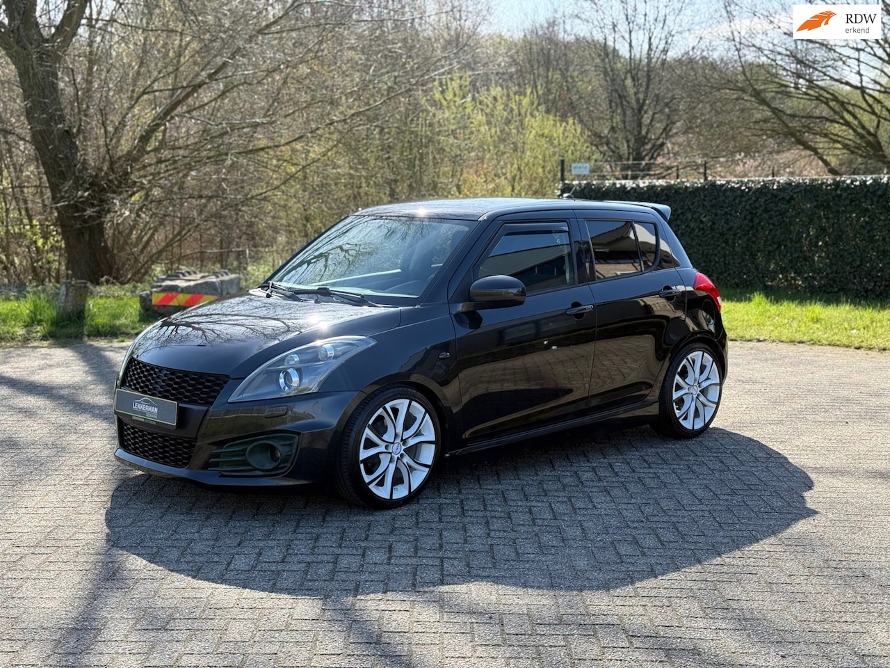 Suzuki Swift - 1.6 Sport 136PK I CARPLAY I REMUS UITLAAT I NWE BANDEN I ZEER MOOI - AutoWereld.nl