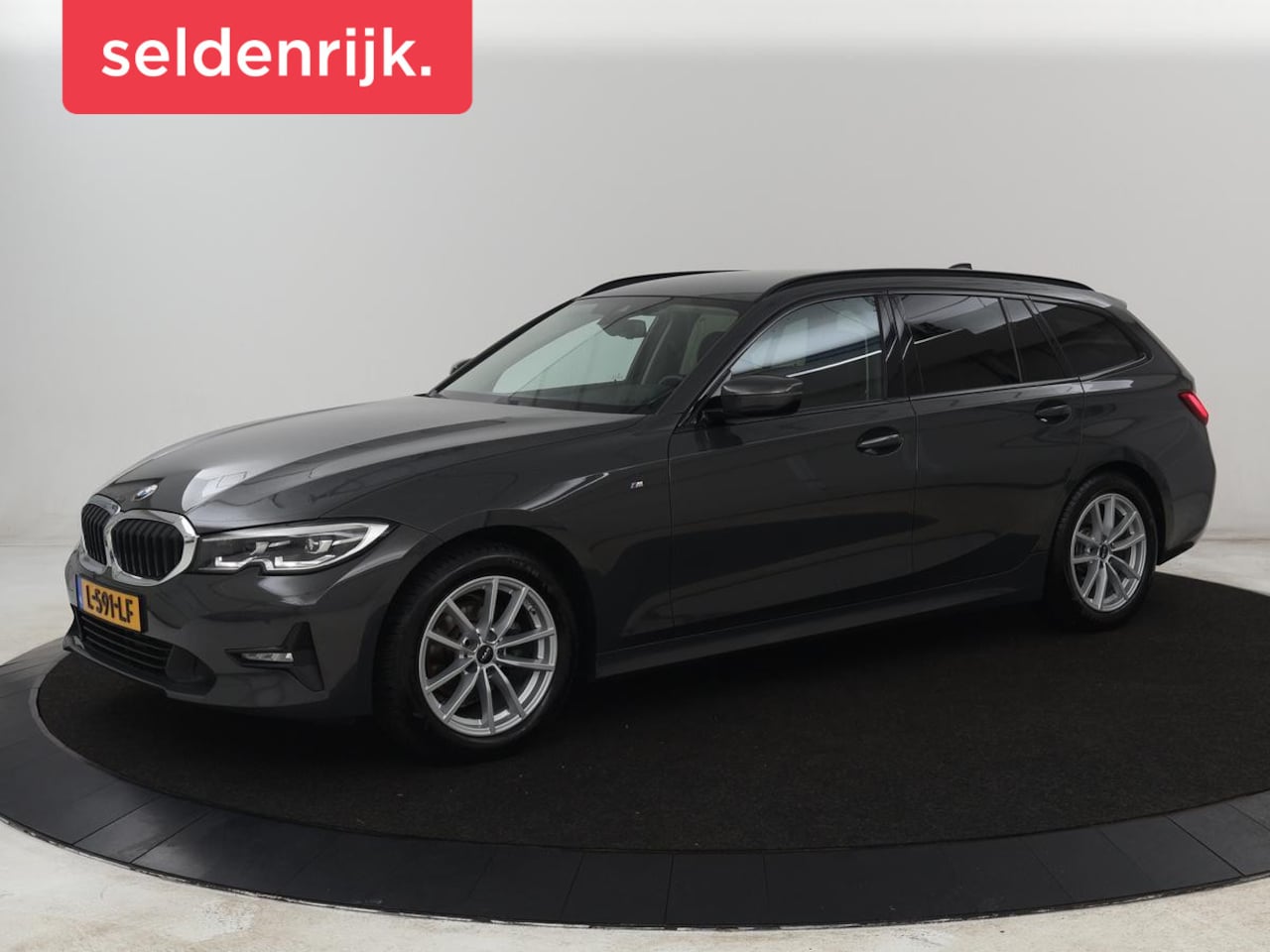 BMW 3-serie Touring - 318i Business Edition | Trekhaak | Sportstoelen | Half leder | Adaptief LED | Carplay | Na - AutoWereld.nl