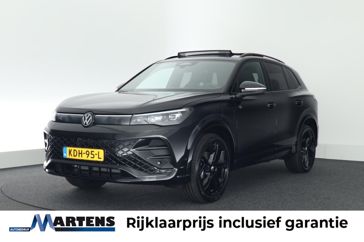 Volkswagen Tiguan - 1.5 272pk eHybrid R-Line Edition Black Style Trekhaak 360Camera Keyless Massage Virtual Co - AutoWereld.nl