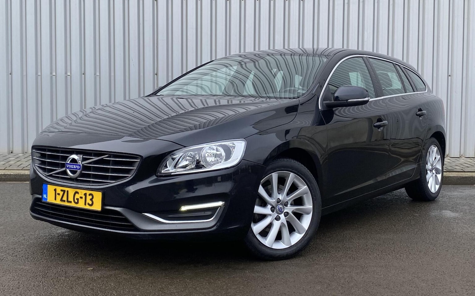 Volvo V60 - 2.0 D4 Summum |235 PK | Leder | Trekhaak | - AutoWereld.nl
