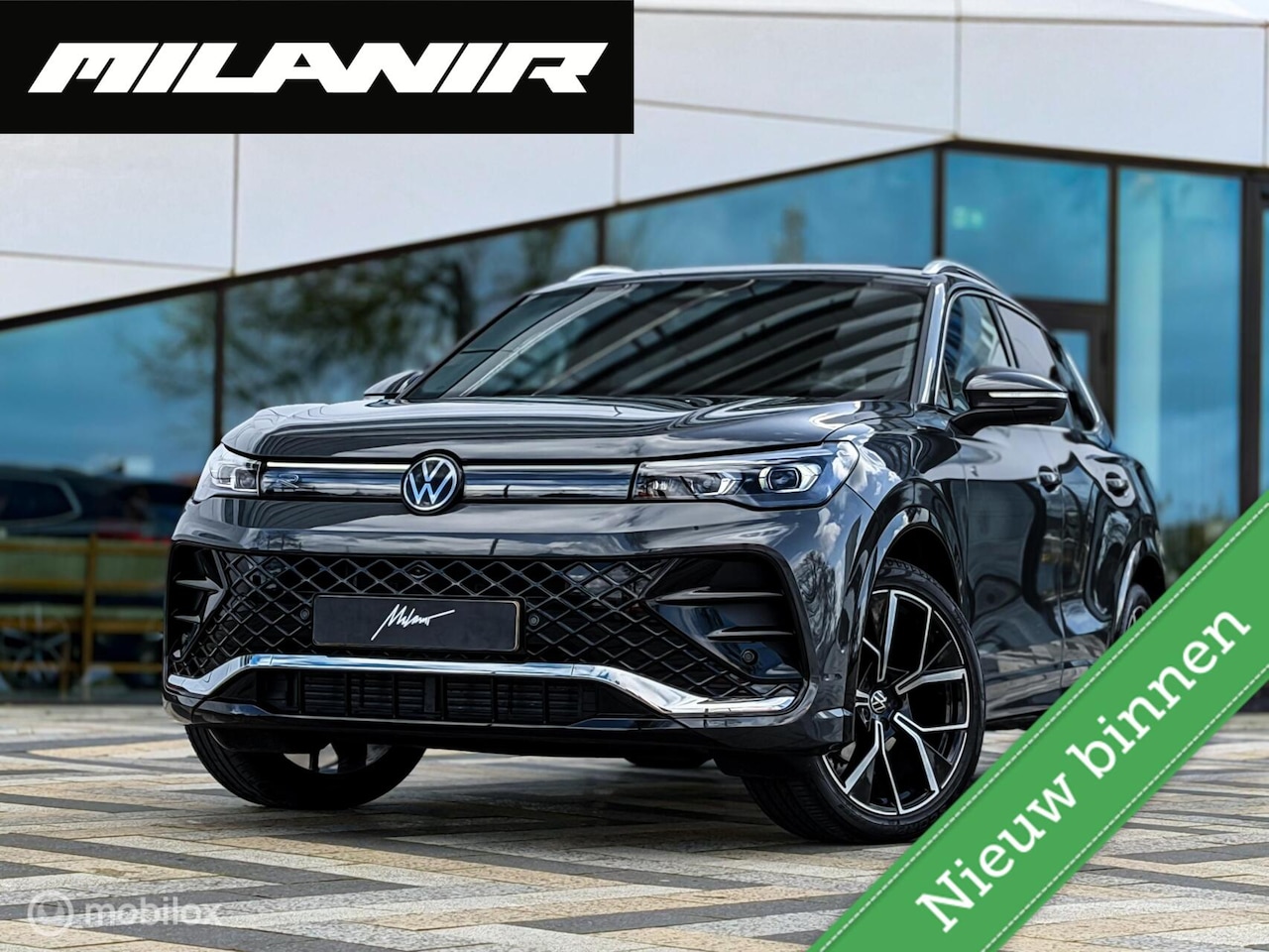 Volkswagen Tiguan - 1.5 eTSI R-Line |Pano|Massage|Koeling|Leer - AutoWereld.nl