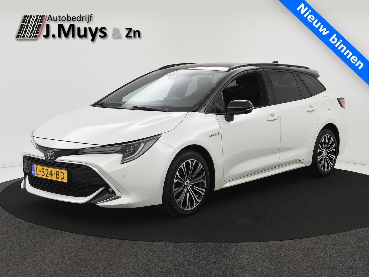 Toyota Corolla Touring Sports - 1.8 Hybrid Executive NAVI|BLIS|ACC|CAMERA|LED|STOELVERW|17INCH|APPLE CARPLAY - AutoWereld.nl