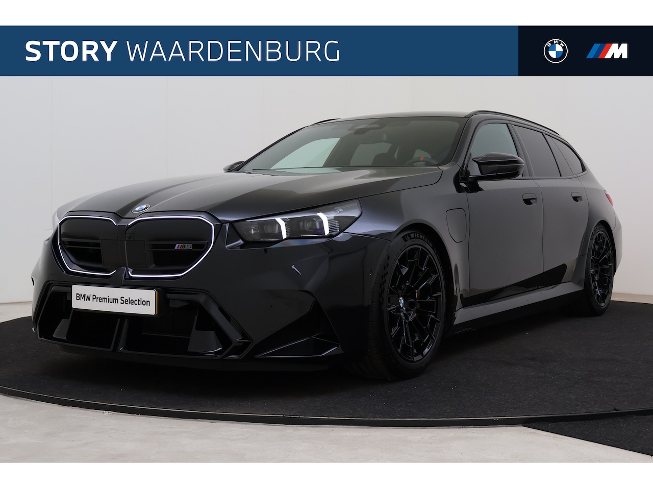 BMW 5-serie Touring - M5 Automaat Akrapovic / M Drive Professional / Panoramadak / Trekhaak / M Multifunctionele - AutoWereld.nl