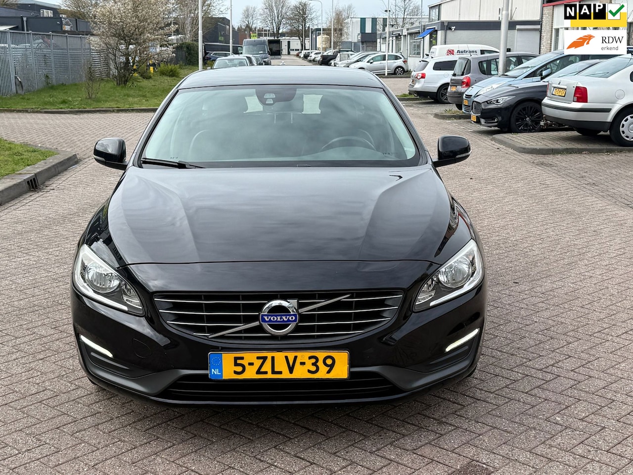 Volvo V60 - 1.6 D2 Momentum AUTOMAAT - AutoWereld.nl