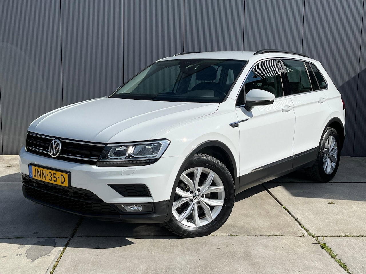 Volkswagen Tiguan - 1.5 TSI 150PK ACT Comfortline Automaat | Adaptive Cruise | Climate Control | Stoel & Stuur - AutoWereld.nl