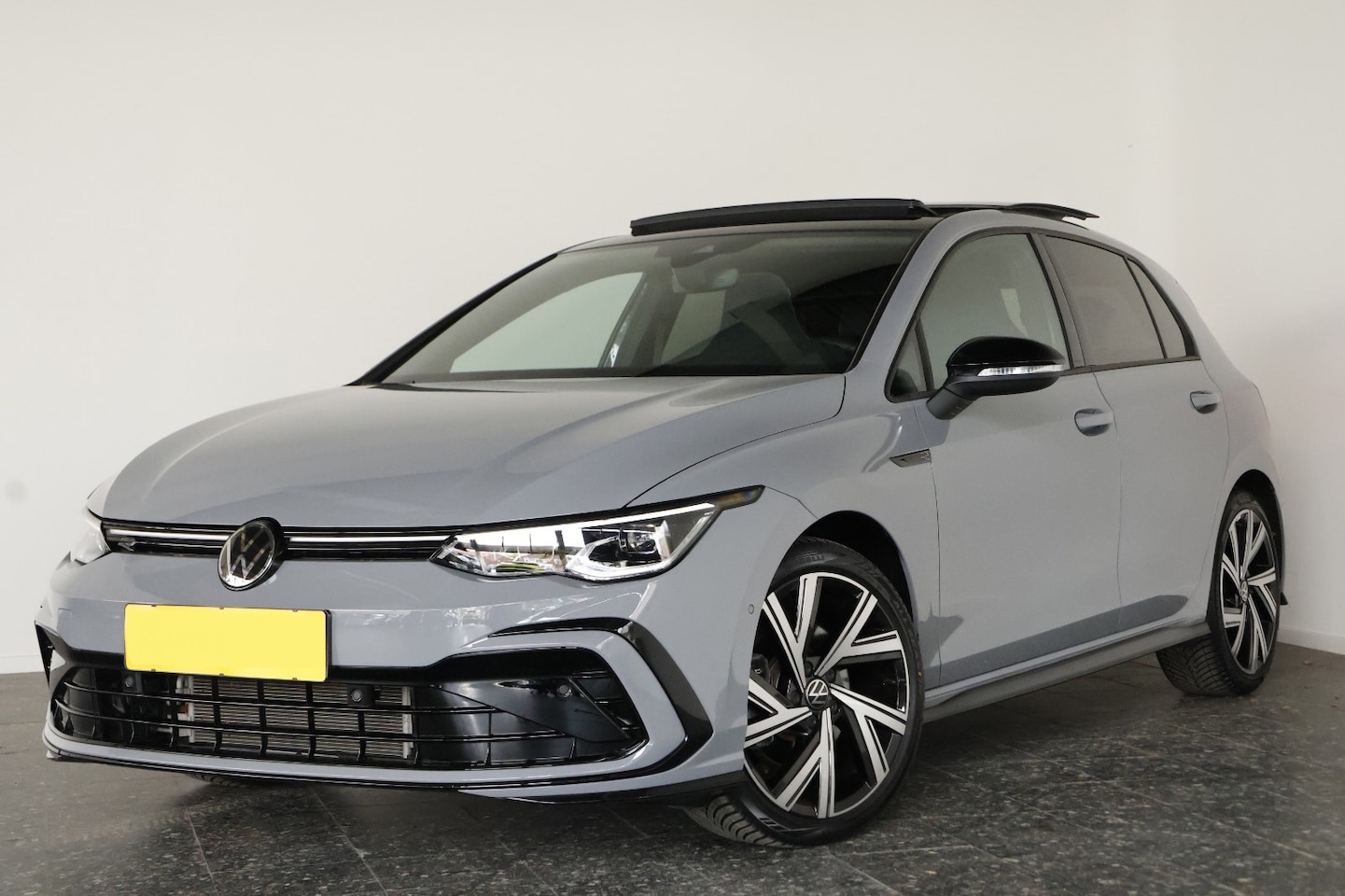 Volkswagen Golf - 2.0 TSI R-Line Black Style Alle extra's 2024 - AutoWereld.nl