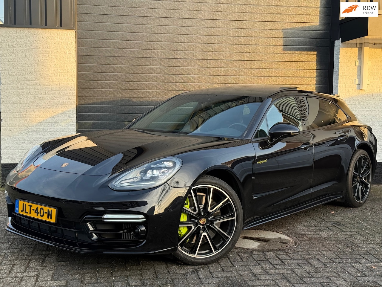 Porsche Panamera Sport Turismo - 2.9 4 E-Hybrid | SportDesign | Pano | Chrono | Achteras | Dealer - AutoWereld.nl