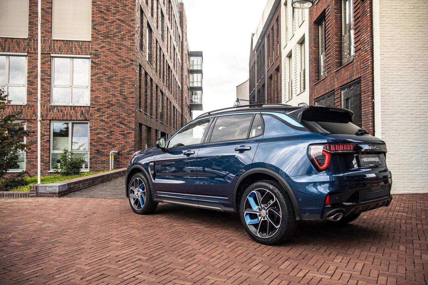 Lynk & Co 01 - Plug-in Hybrid | 360 camera | Panoramadak | Adaptive cruise control | Zwarte hemelbekledin - AutoWereld.nl