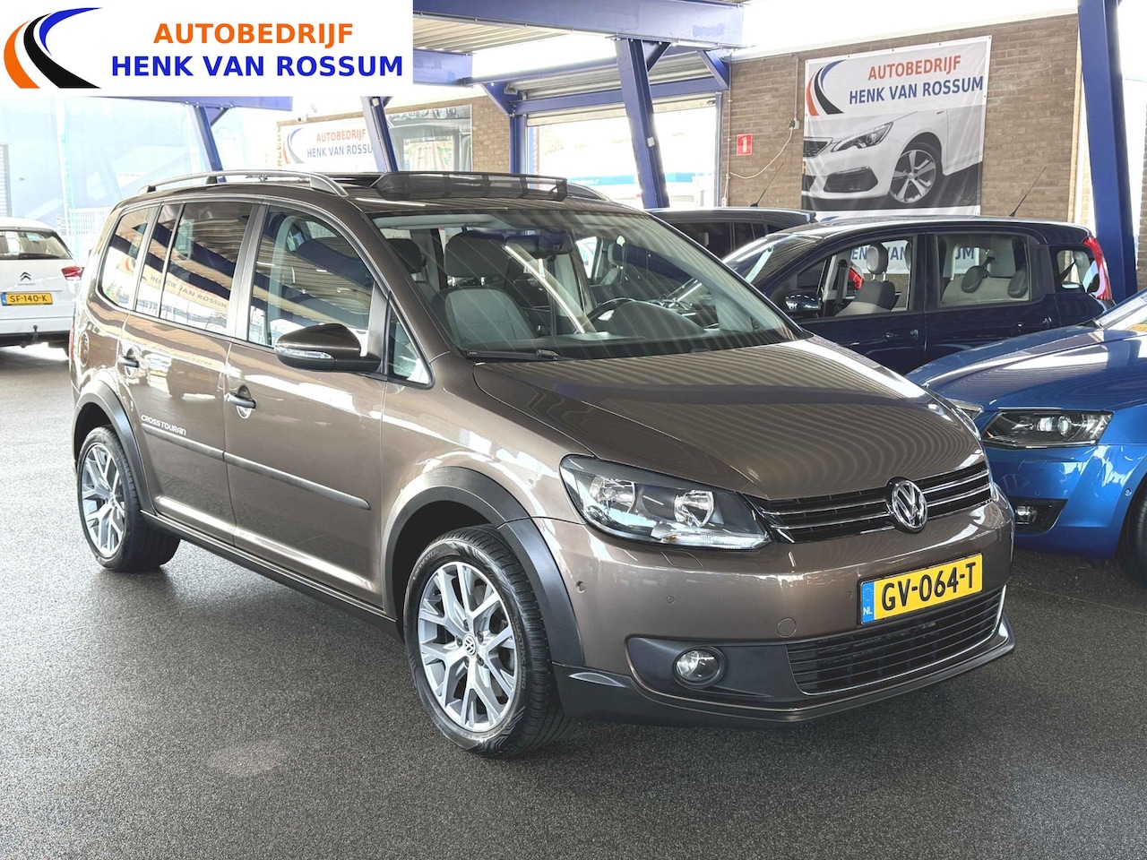 Volkswagen Touran Cross - 1.4 TSI CROSSTOURAN Pano | Trekhaak | PDC | Cruise. - AutoWereld.nl
