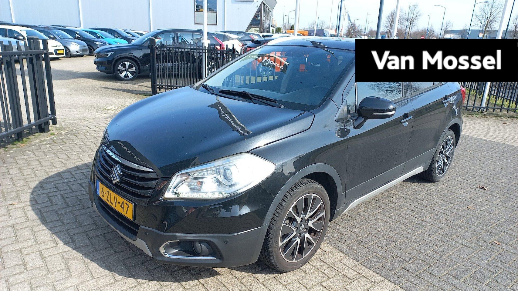 Suzuki SX4 S-Cross - 1.6 High Executive | Navigatie | Lederen bekleding | Panorama dak | Parkeer camera - AutoWereld.nl