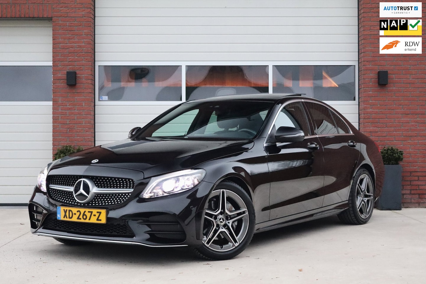 Mercedes-Benz C-klasse - 180 AMG-Line Facelift - Panoramadak - Sfeerverlichting - Multibeam LED - Camera - Groot sc - AutoWereld.nl