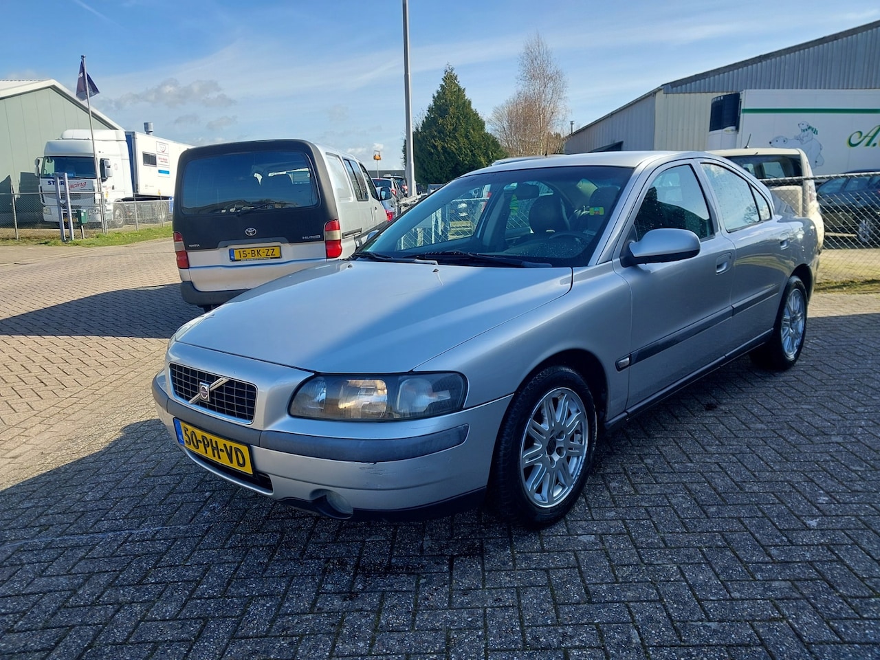 Volvo S60 - 2.4 Edition !! VOL JAAR APK !! - AutoWereld.nl