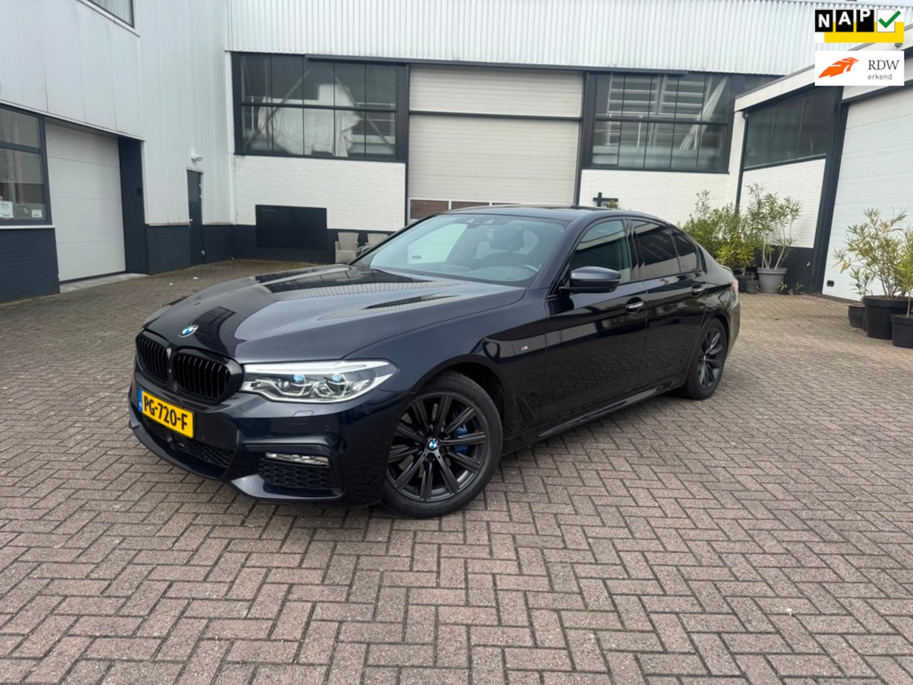 BMW 5-serie - 530d High Executive M pakket Dak 360 ?? Camera - AutoWereld.nl