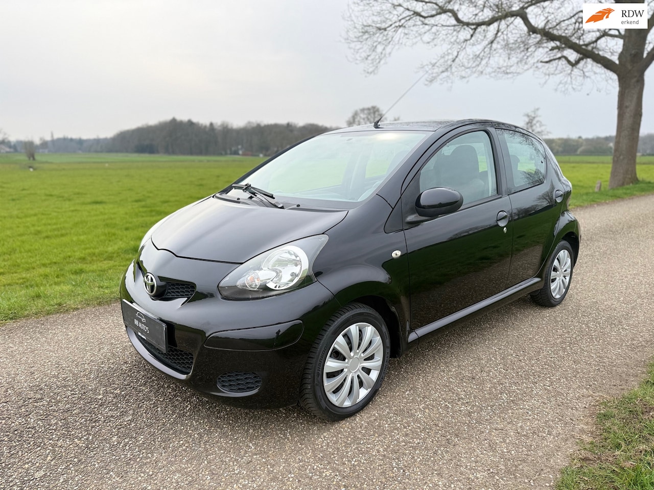 Toyota Aygo - 1.0-12V AIRCO / ELEK. RAMEN / NIEUWE APK - AutoWereld.nl