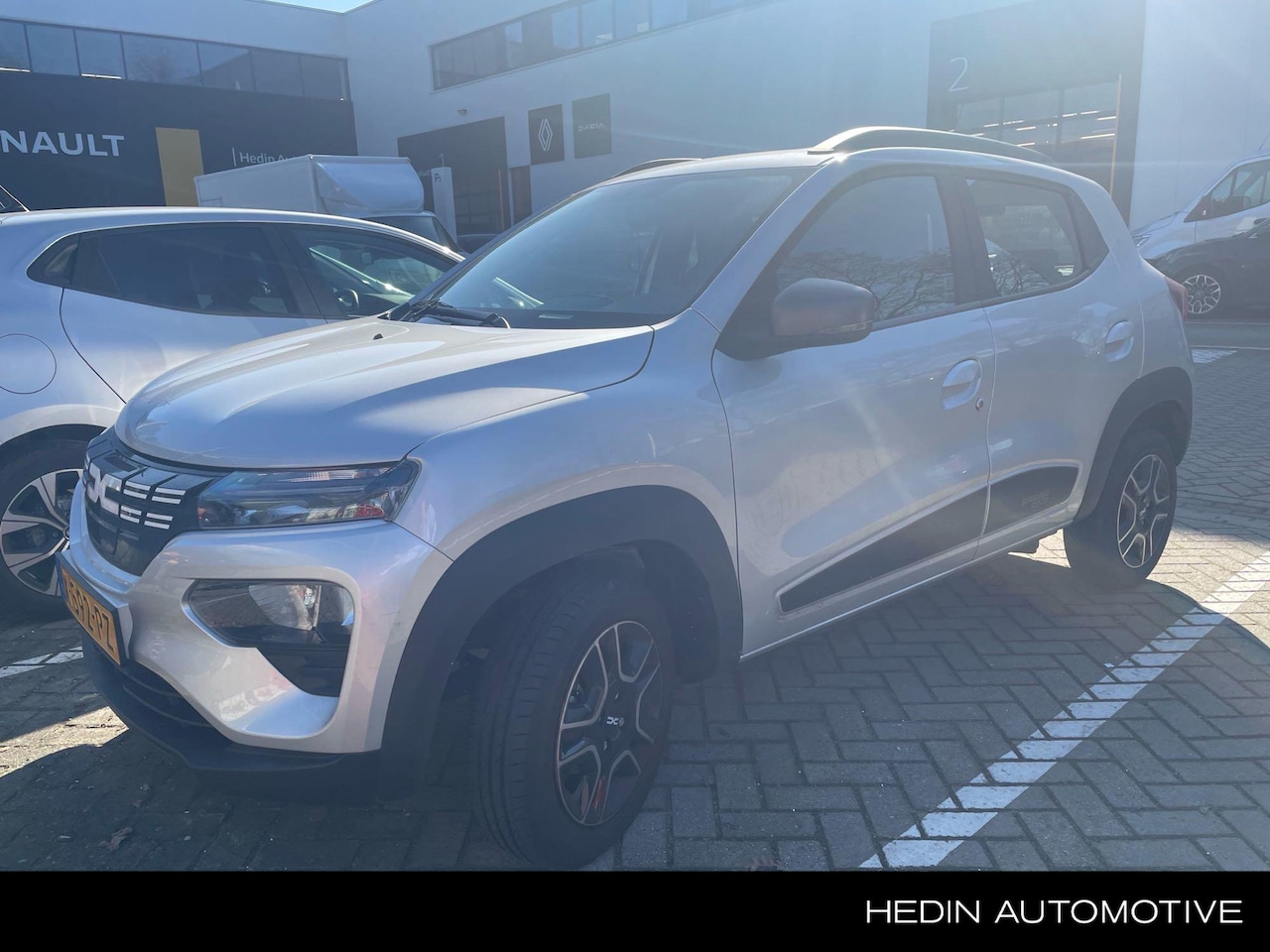 Dacia Spring - Expression 27 kWh | Navigatie | camera | Begrenzer | - AutoWereld.nl