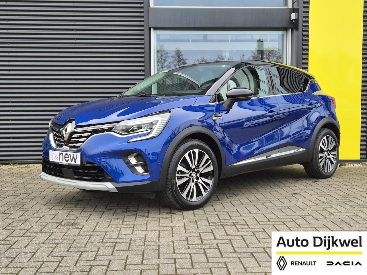 Renault Captur - 1.6 E-Tech plug-in hybrid 160 iconic Panorma schuif/kanteldak, Trekhaak, Leer, BOSE audio - AutoWereld.nl