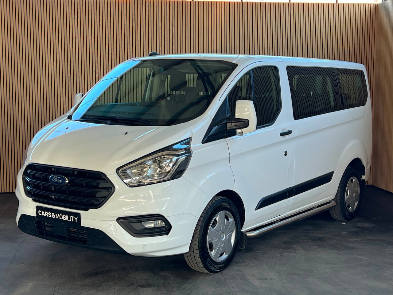 Ford Transit Custom - 9-persoons – taxi klaar – direct inzetbaar – rijklaar - AutoWereld.nl