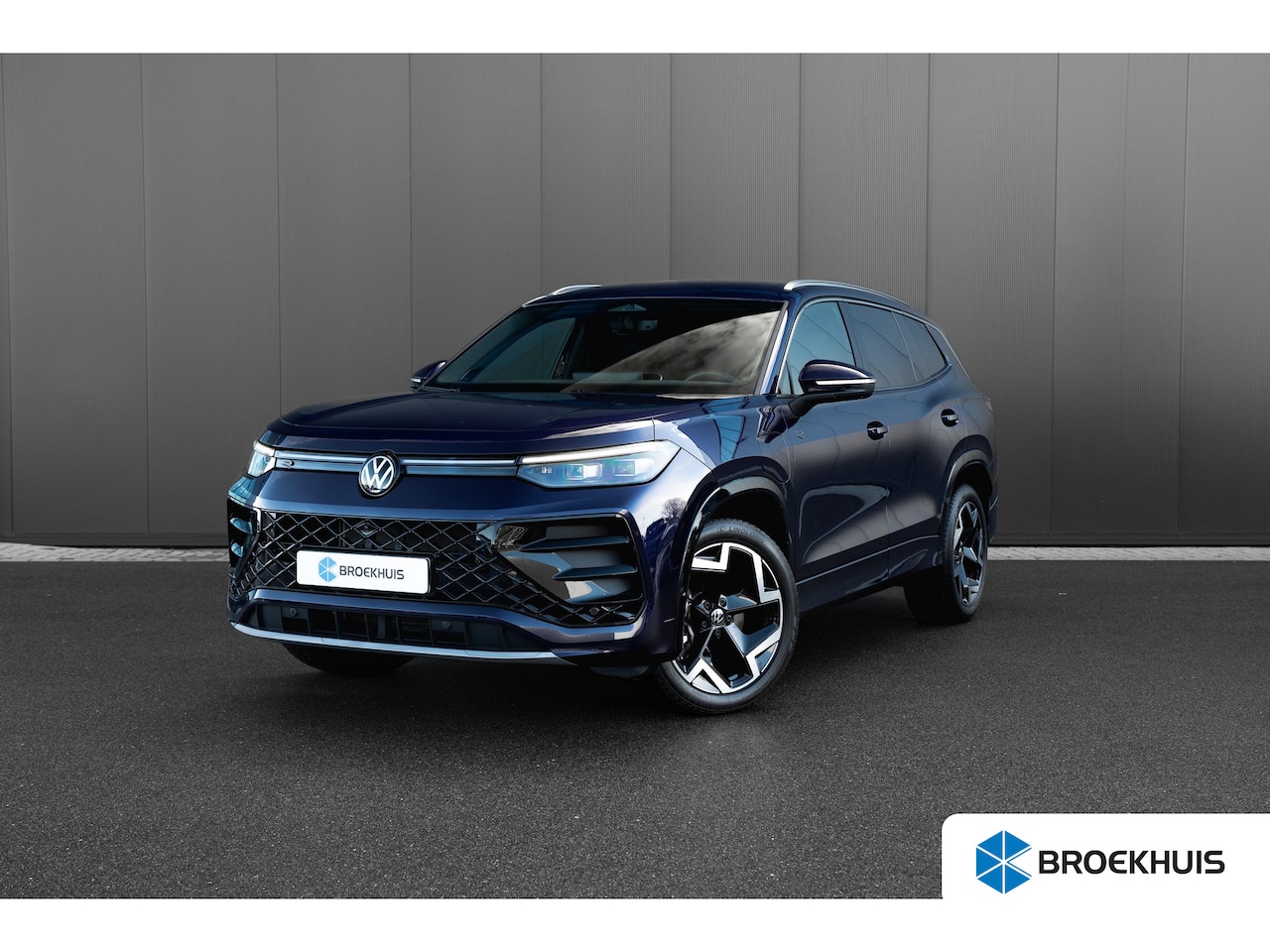 Volkswagen Tayron - 1.5 TSI eHybrid 204pk R-Line | Trekhaak | Head-Up | 360 Camera | Stoelmassage & Verwarming - AutoWereld.nl