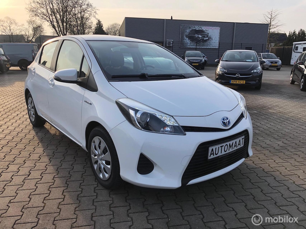 Toyota Yaris - 1.5 Full Hybrid Autom Airco Ecc Camera Led - AutoWereld.nl