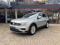 Volkswagen Tiguan - 1.4 TSI Comfortline Business | ACC | PDC | Stoelverw./massage | Navi | Elektr. klep |