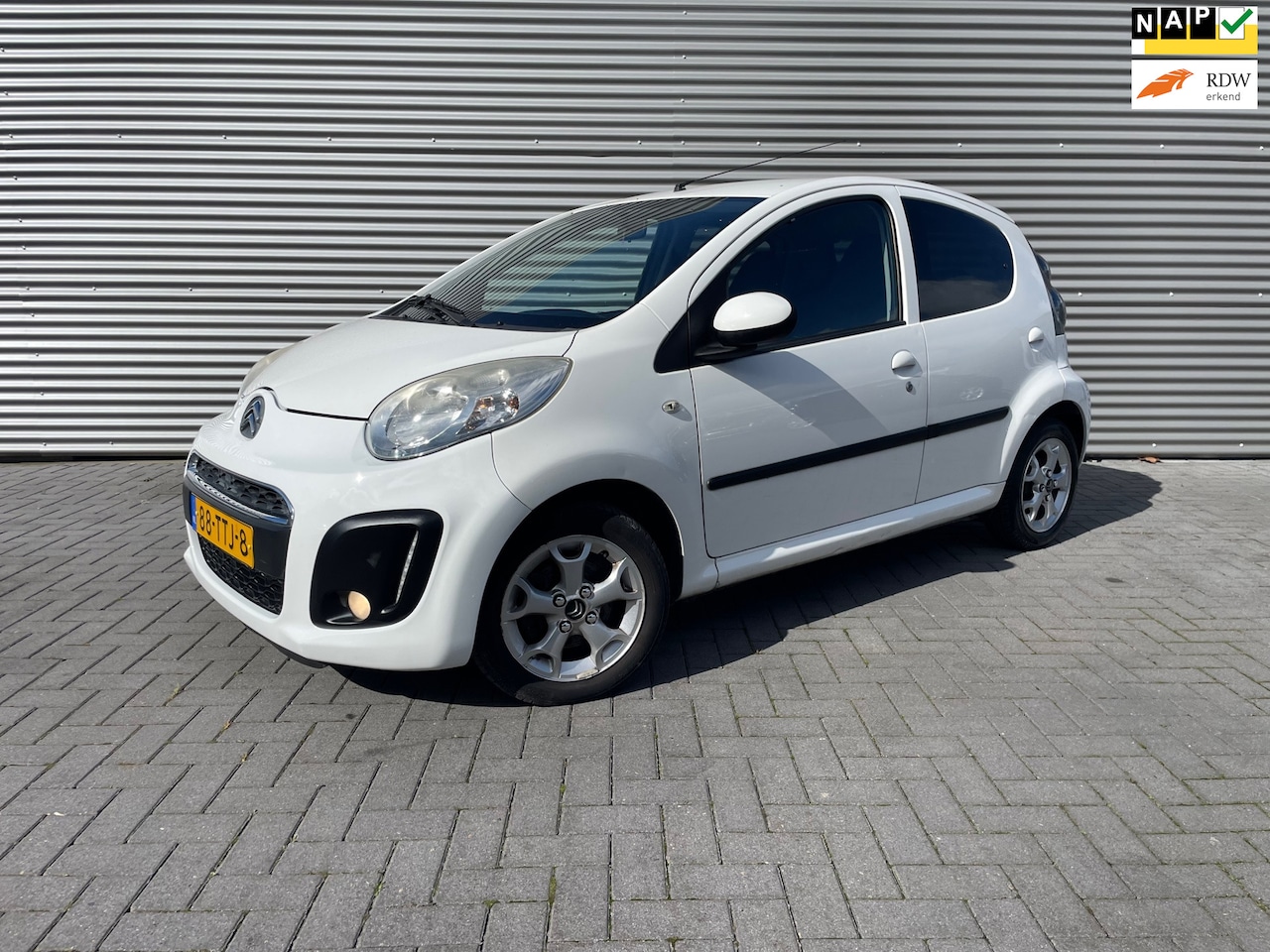 Citroën C1 - 1.0 First edition met airco / lmv / led / toerenteller - AutoWereld.nl