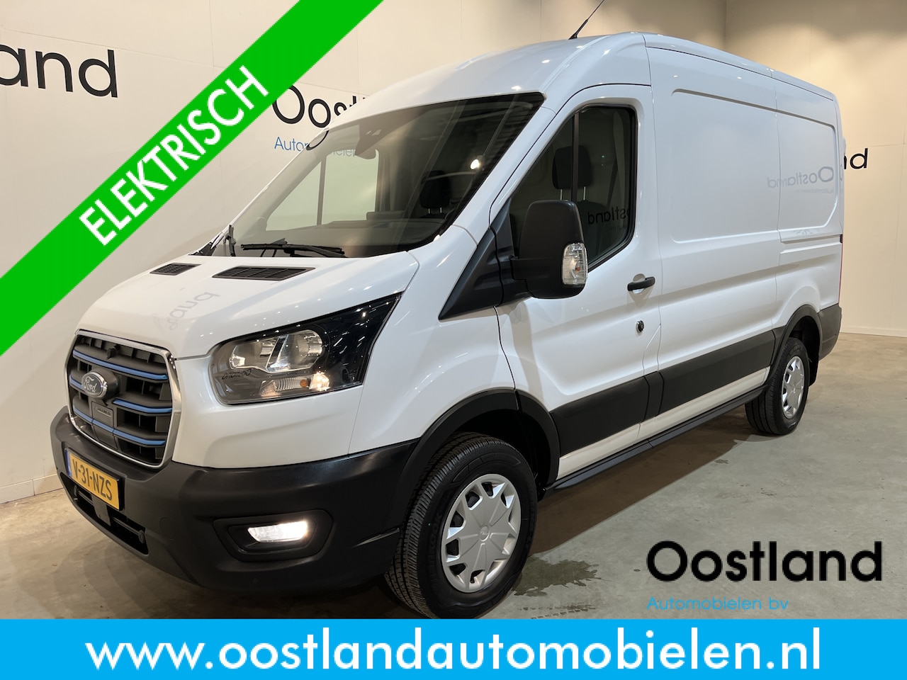 Ford E-Transit - 350 L2H2 Trend 68 kWh / 100% Elektrisch !! / Airco / Cruise Control / CarPlay / Camera / N - AutoWereld.nl